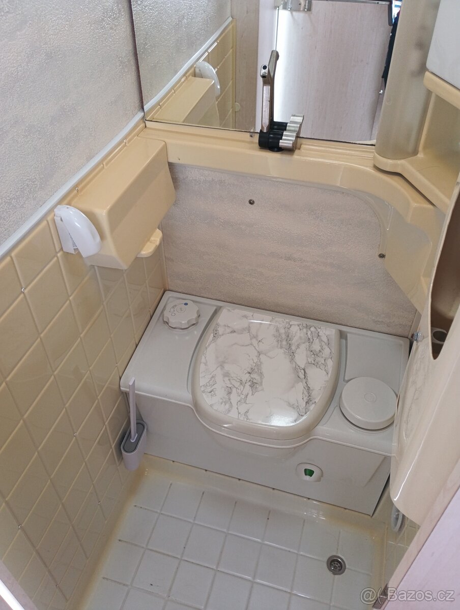 Dethleffs Family 380, předstan, 1000Kg - 13