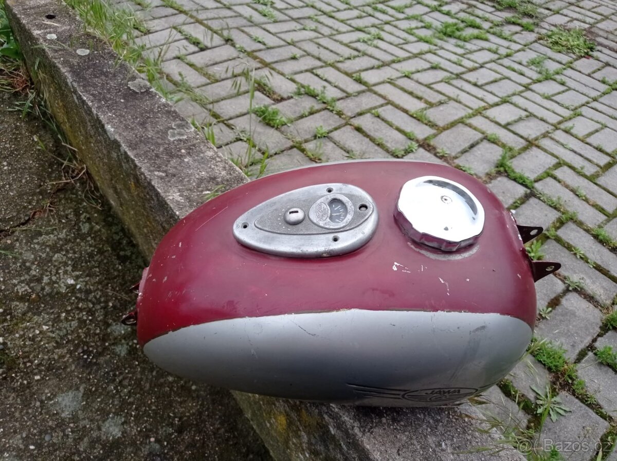 Prodám nádrž Jawa - 13