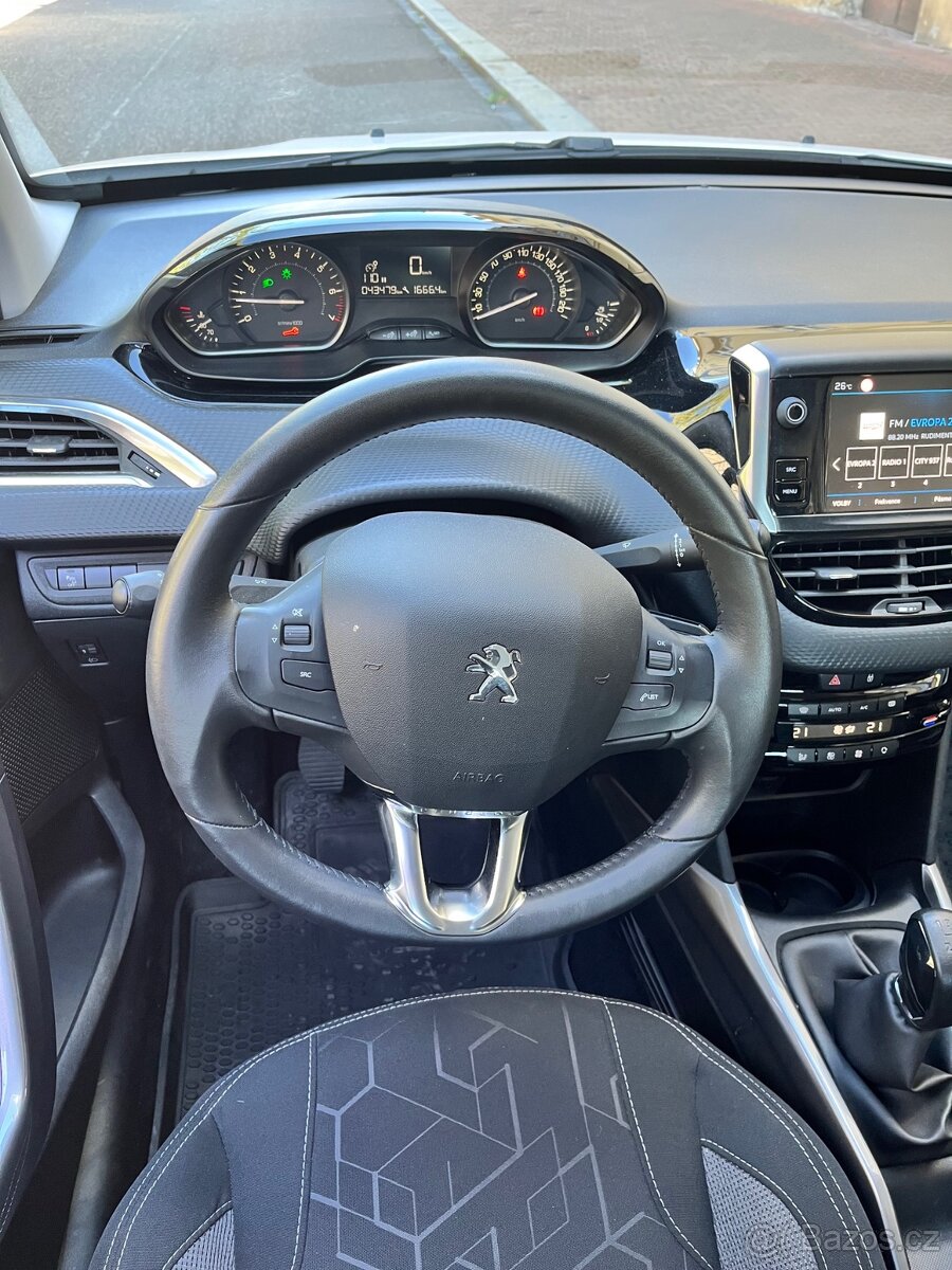 Peugeot 2008 1,2i, 60 KW, 1.MAJITEL - 13