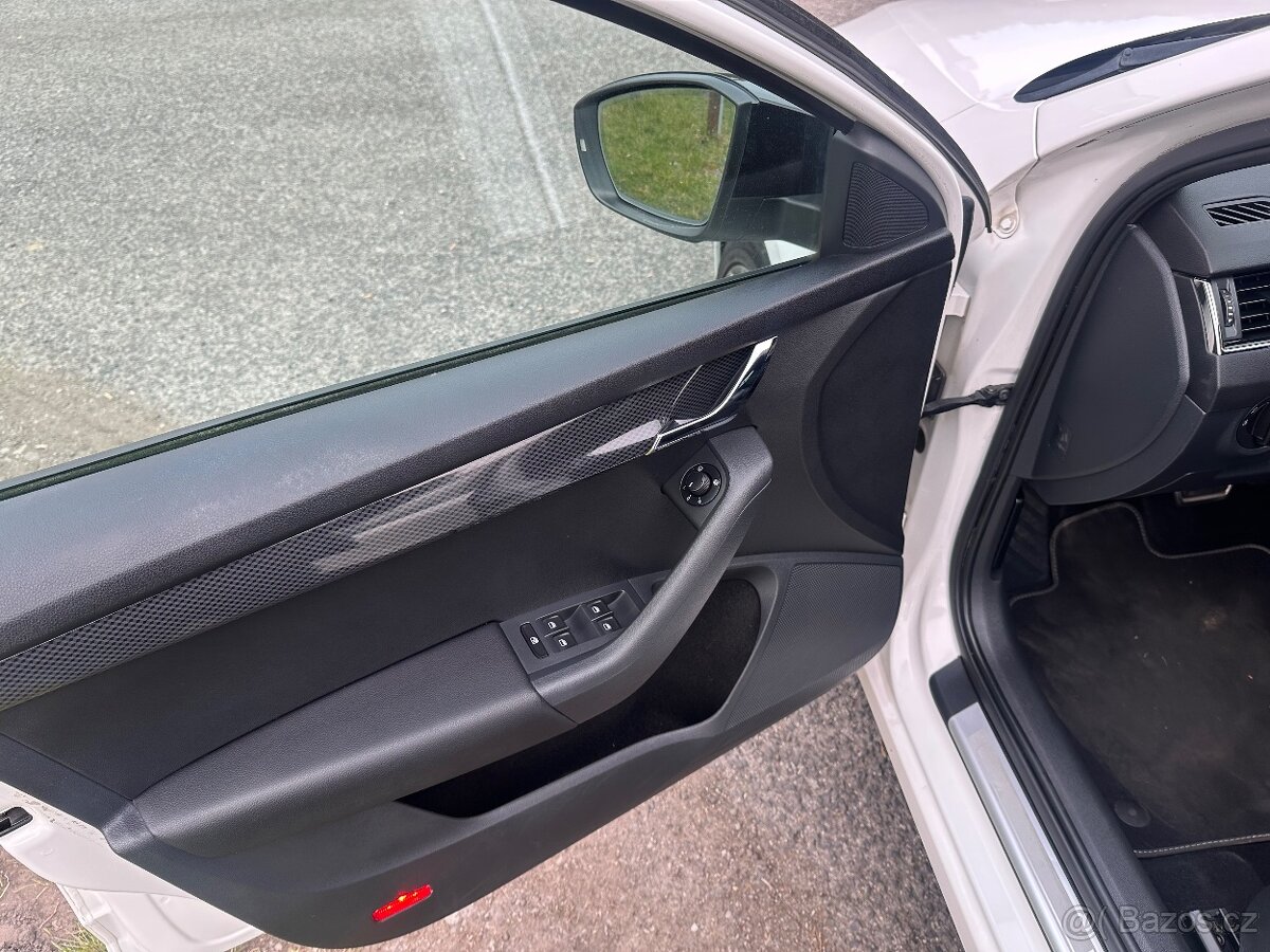 ŠKODA OCTAVIA COMBI 2.0TDI-135KW-RS-AUTOMAT - 13