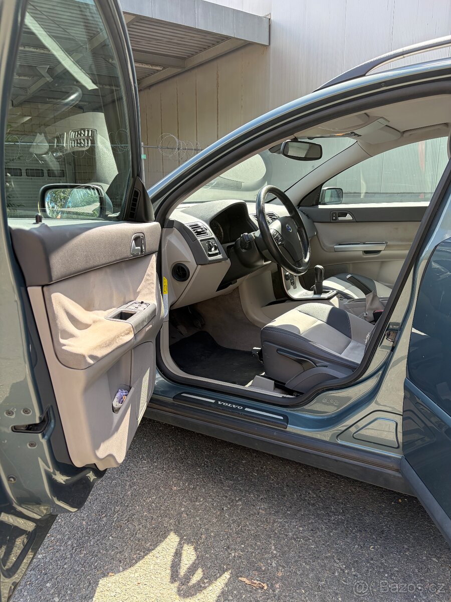 Volvo V50 2.4i benzín 125 kW, manuál - 13