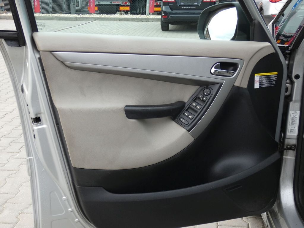 Citroën C4 Picasso 1.8 CNG originál - 13