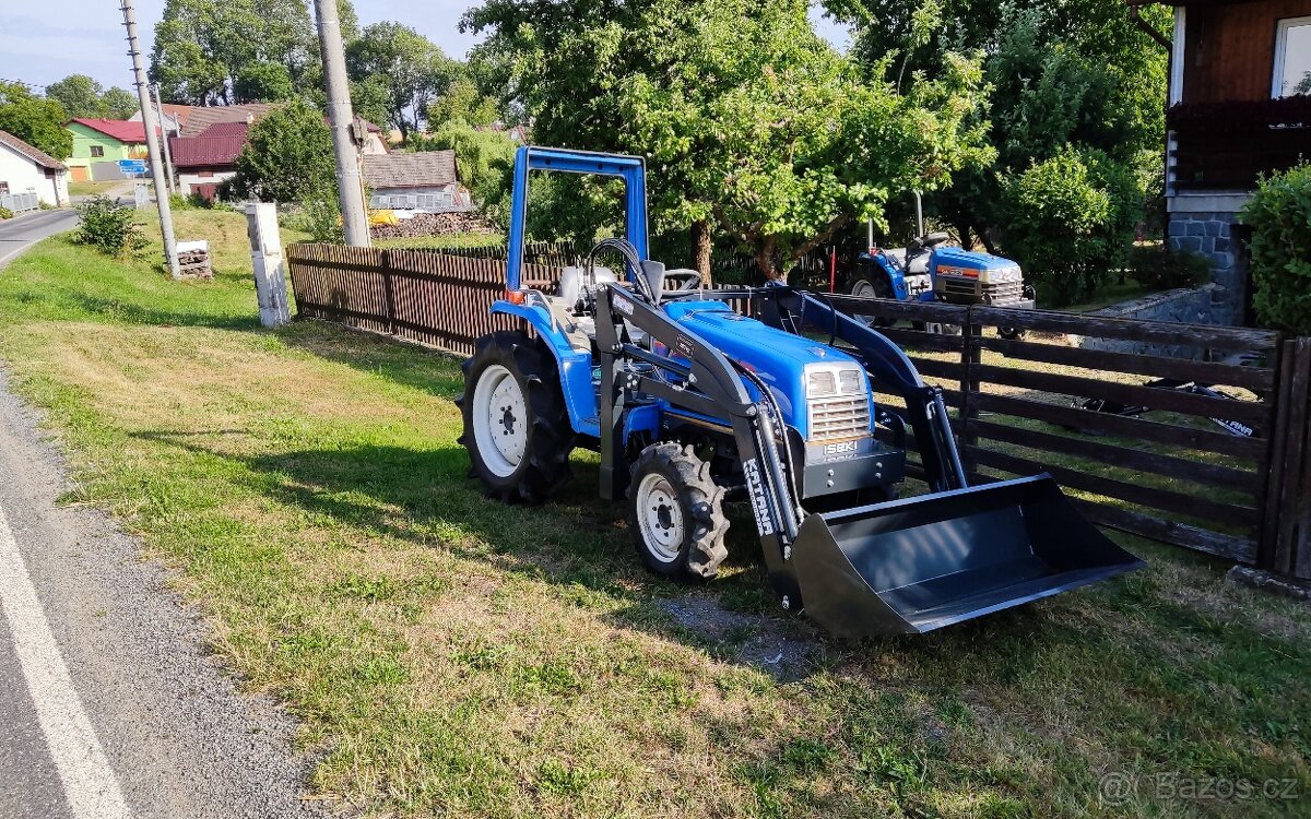 Malotraktor s čelním nakladačem - 13
