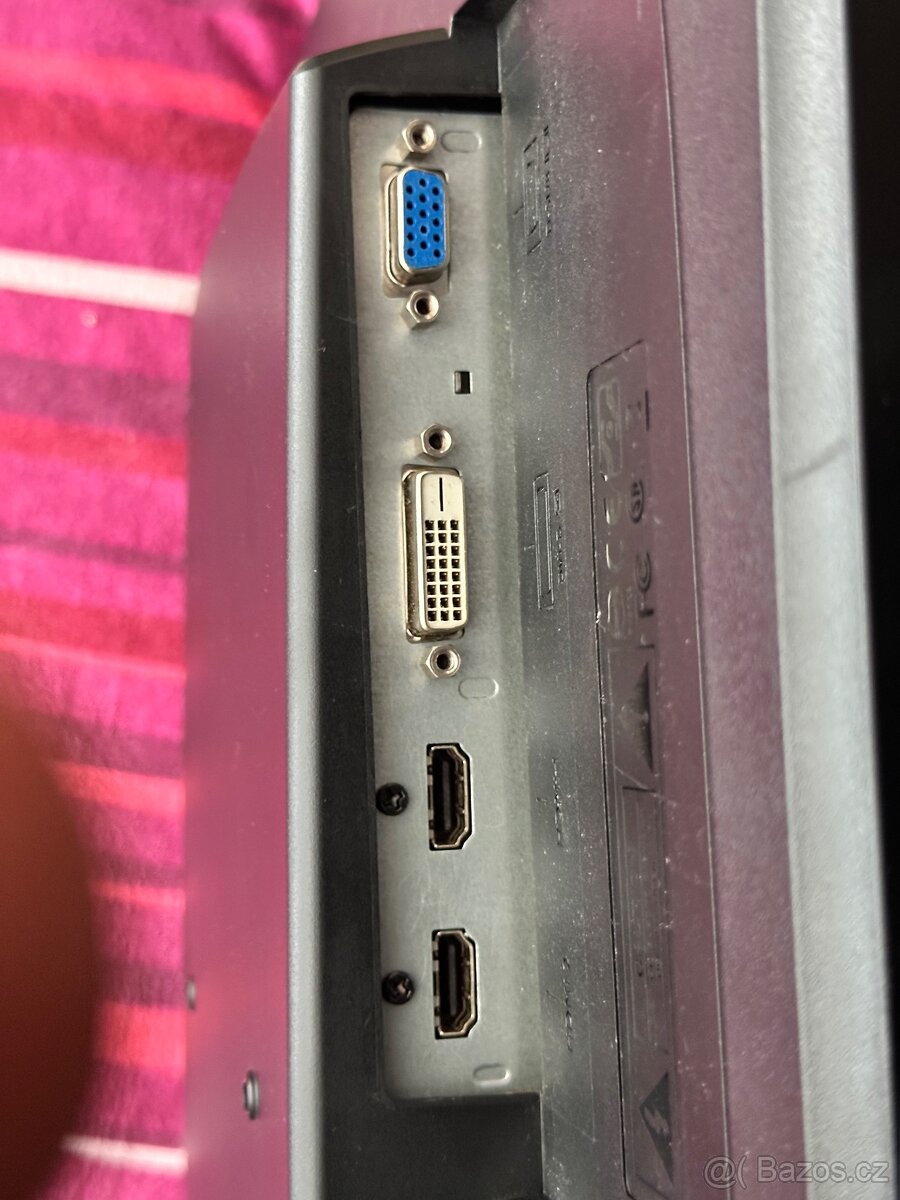 Celý pc monito - 13