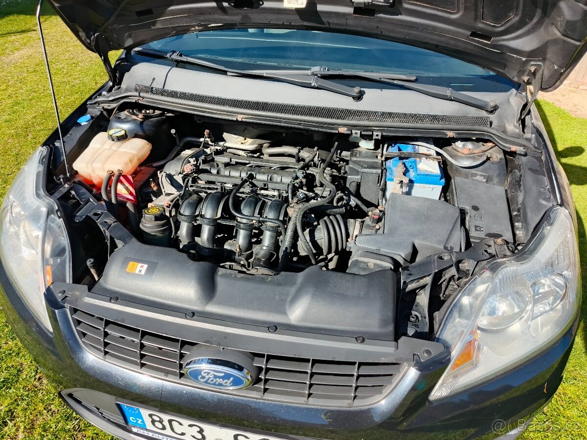 FORD FOCUS combi 1,6, 85kW Black magic - 13