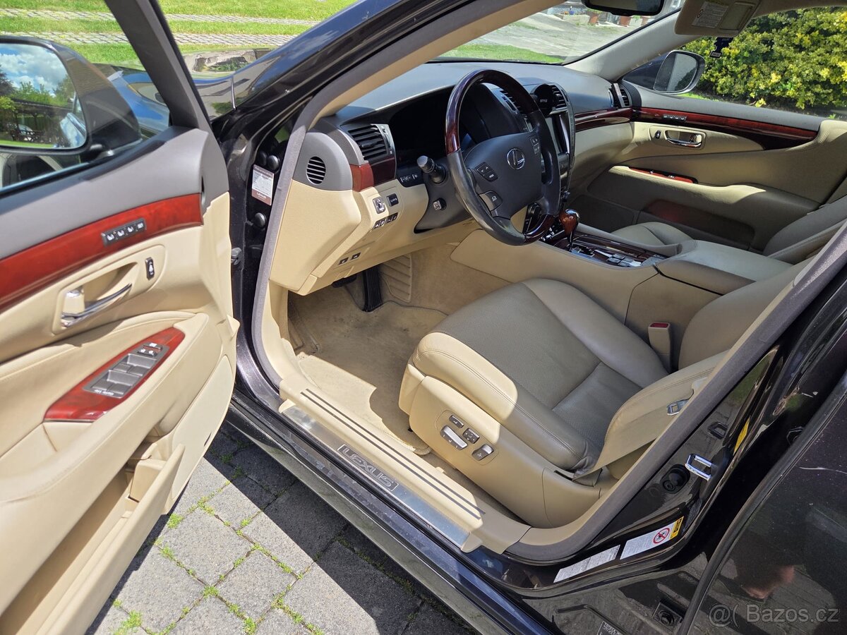Lexus LS 600hl 5.0 V8 - 13