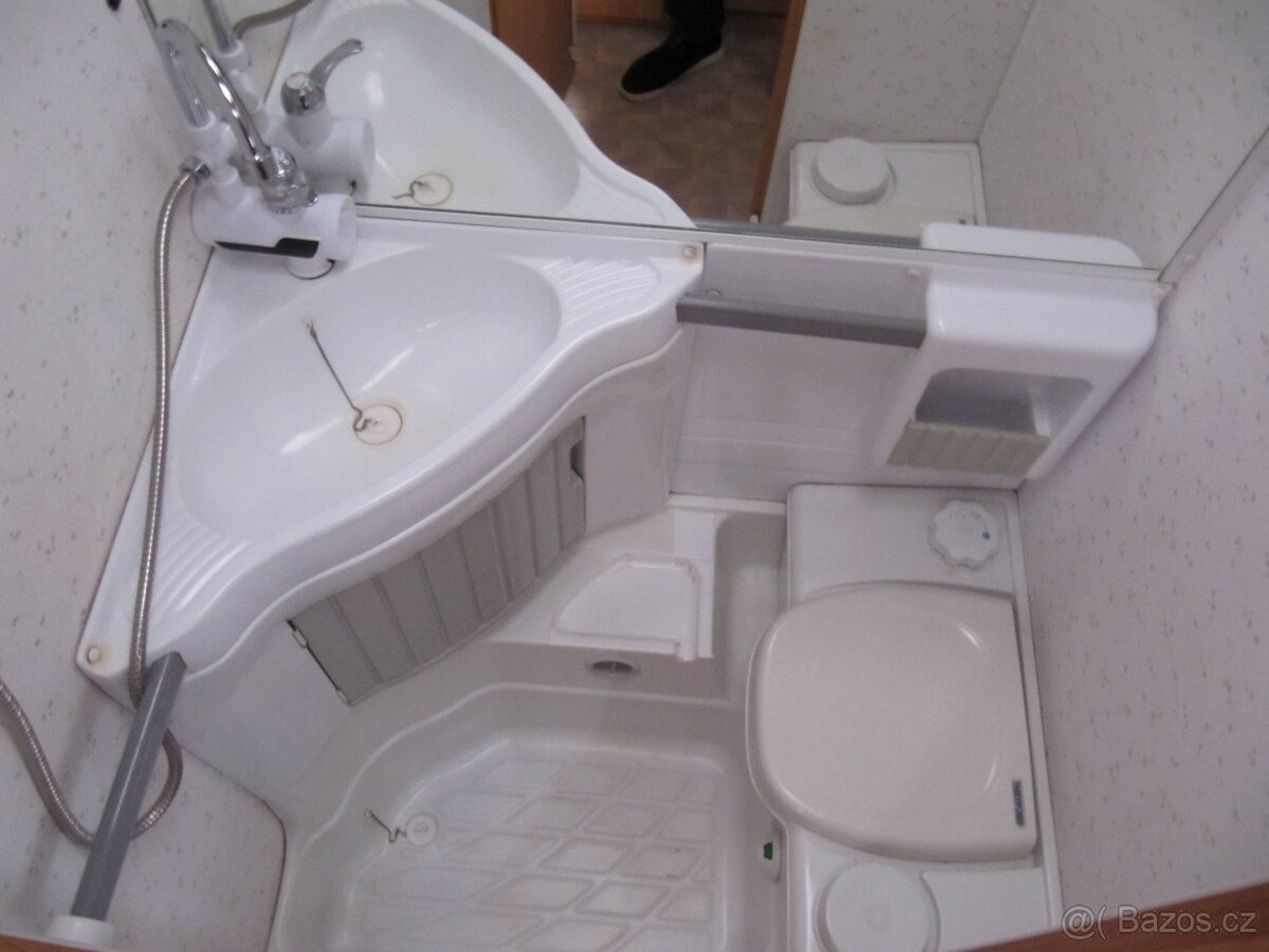 Prodám karavan Knaus Sudwind 450 uf,r.v.1993 + předstan. - 13