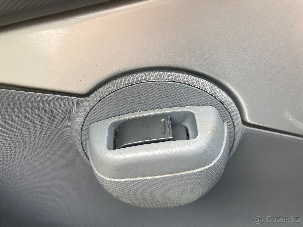 Citroën C1 1,0i 50 kW - 13