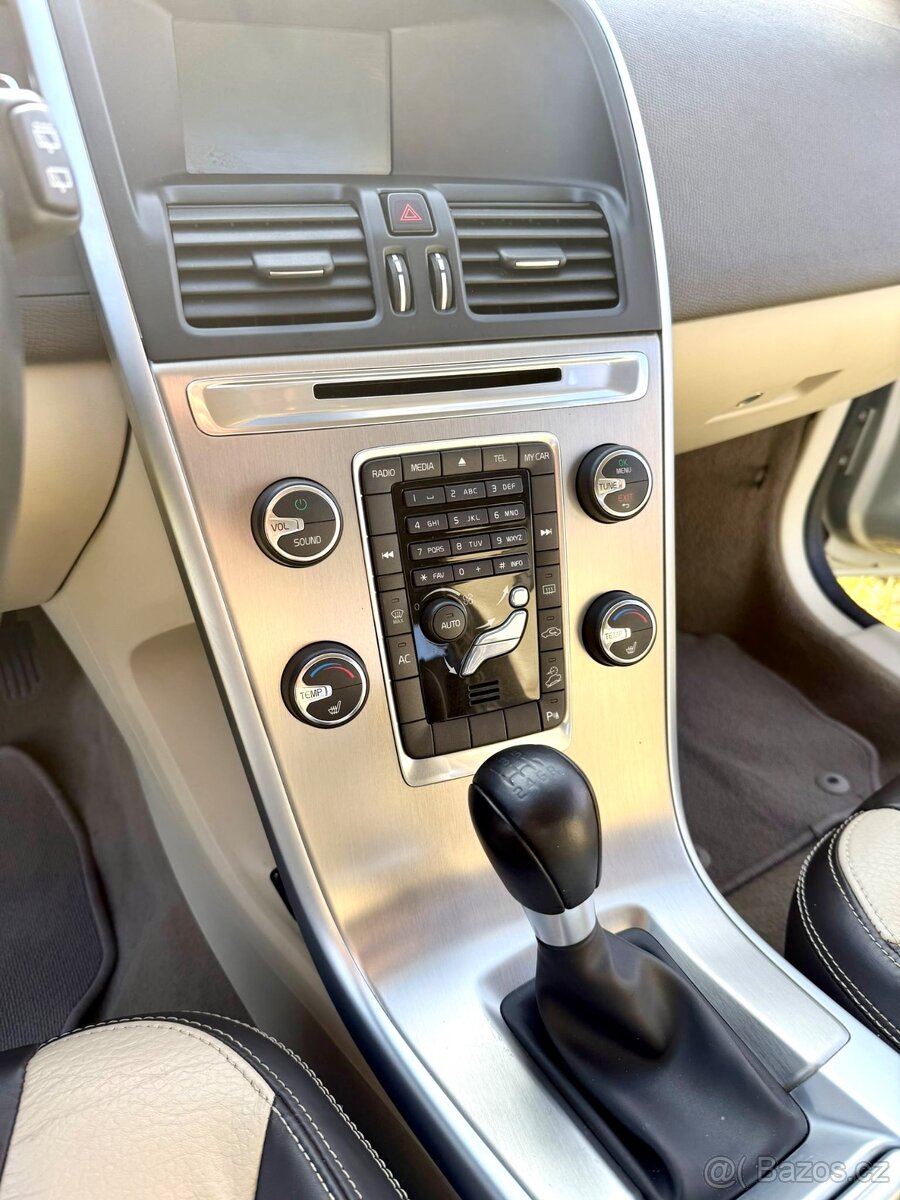 Volvo XC60 D5 2.4 151 kW – 4x4, najeto jen 90 000 km - 13