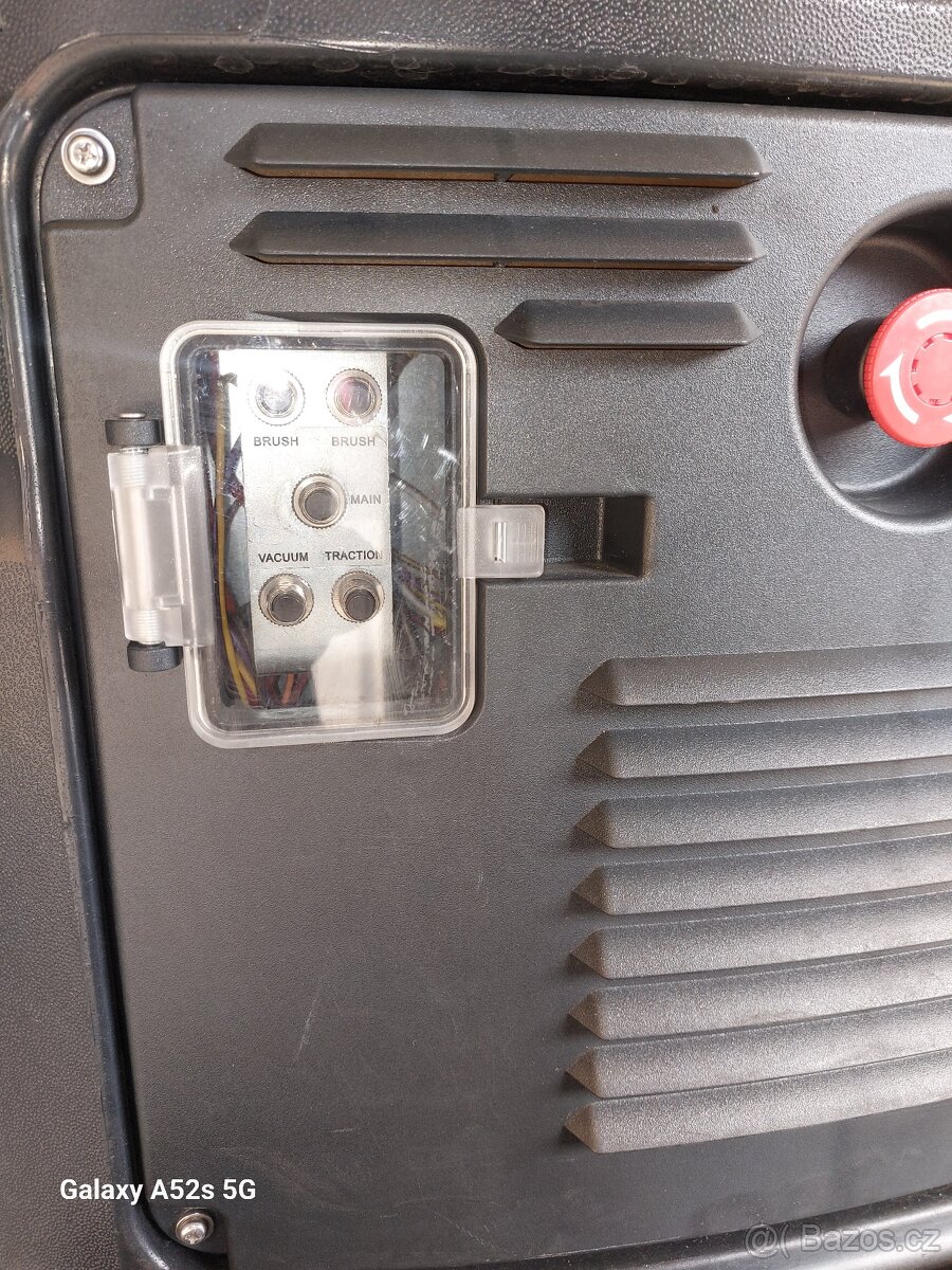 Podlahový mycí stroj Nilfisk Viper AS 710R se sedící obsluho - 13