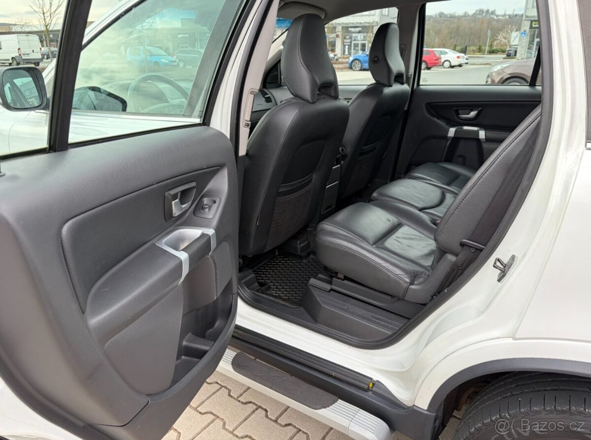 Volvo XC90 D5 AWD ČR 7 MÍST - 13