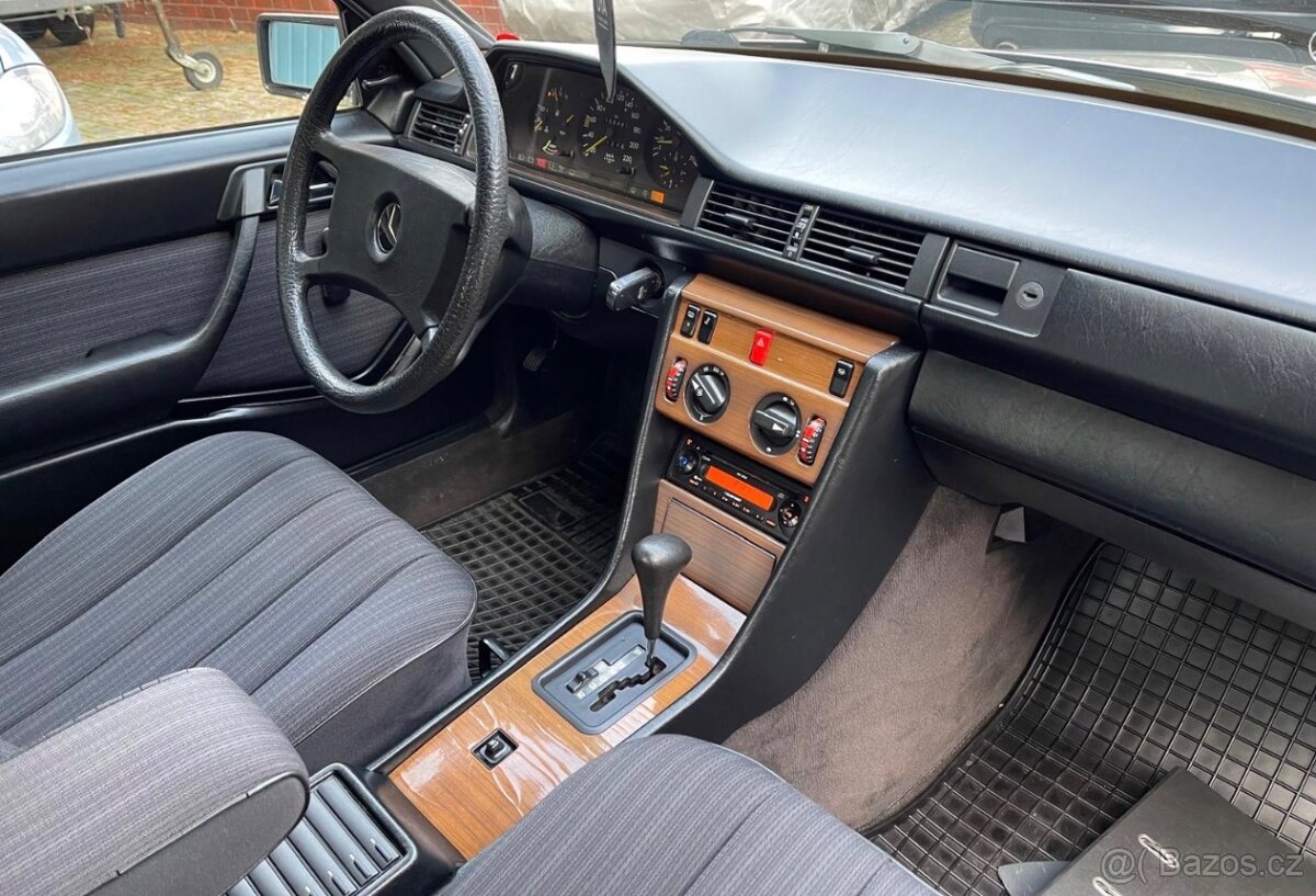 Mercedes-Benz 200E - 13