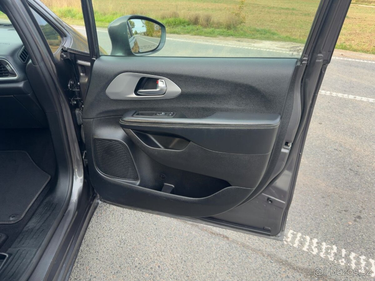 Chrysler Pacifica 3,6 L 8 míst S type 2019 - 13