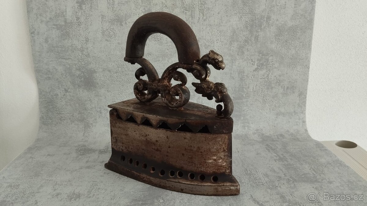 Velmi stará atypická žehlička DRAK, neleštěná - 13