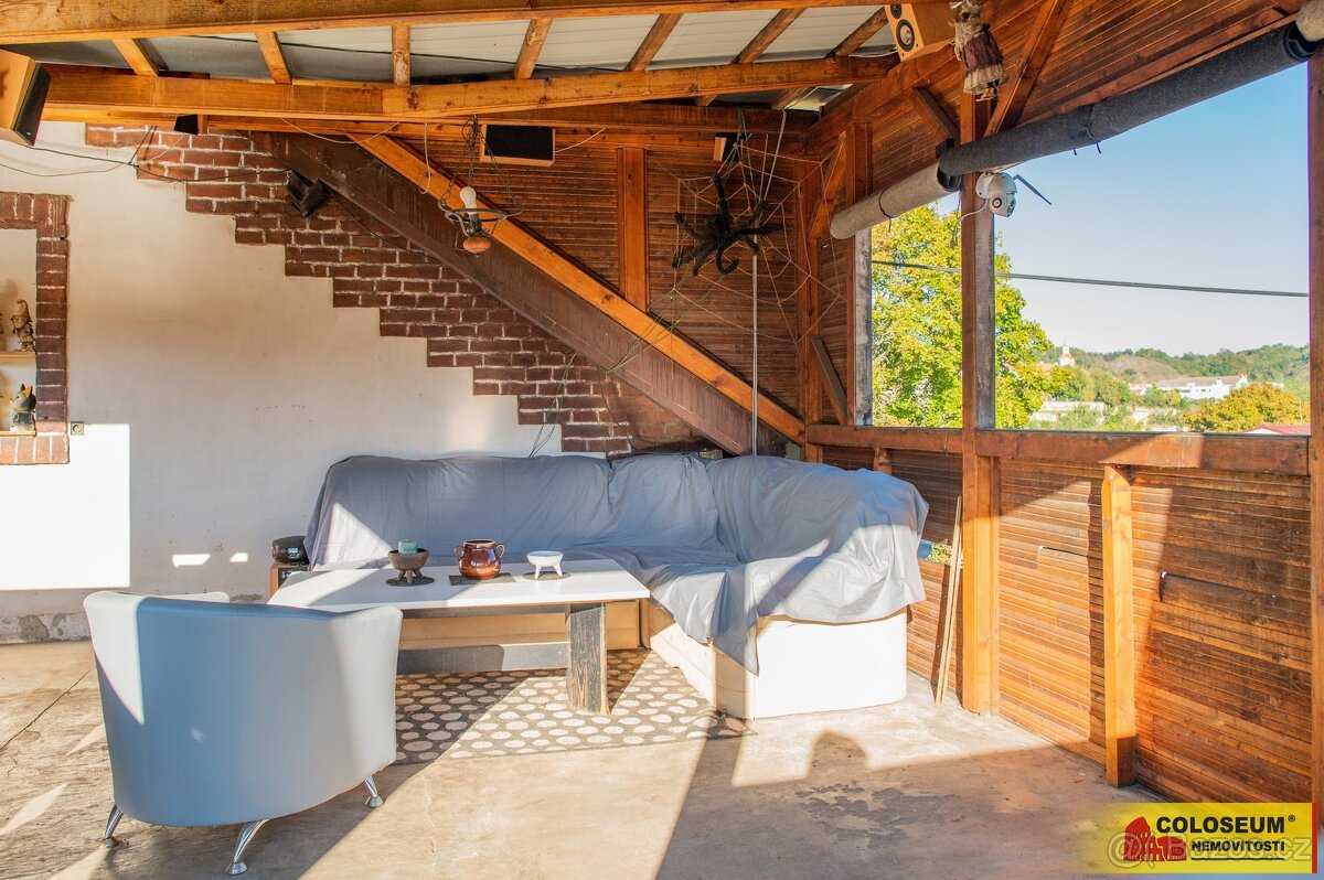 Moravský Krumlov, podkrovní byt 4+1, terasa, zahrada, dílna - 13