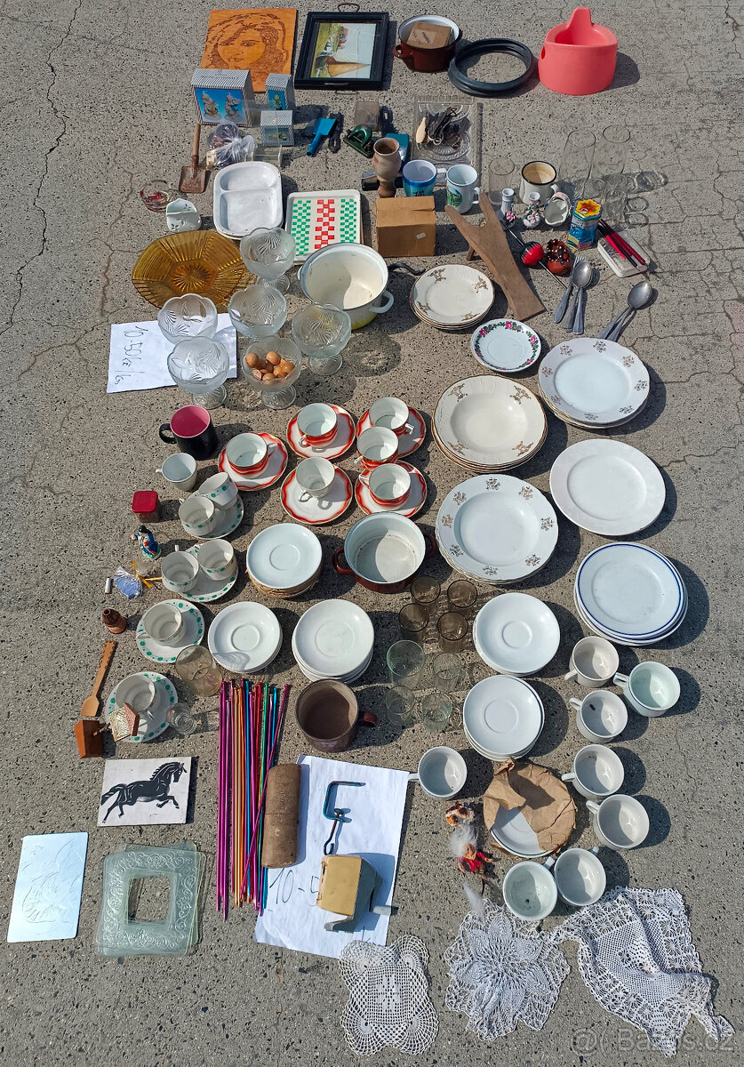 staré kuchyňské dřevěné moučnice truhly uhlák nůše síto aj. - 13