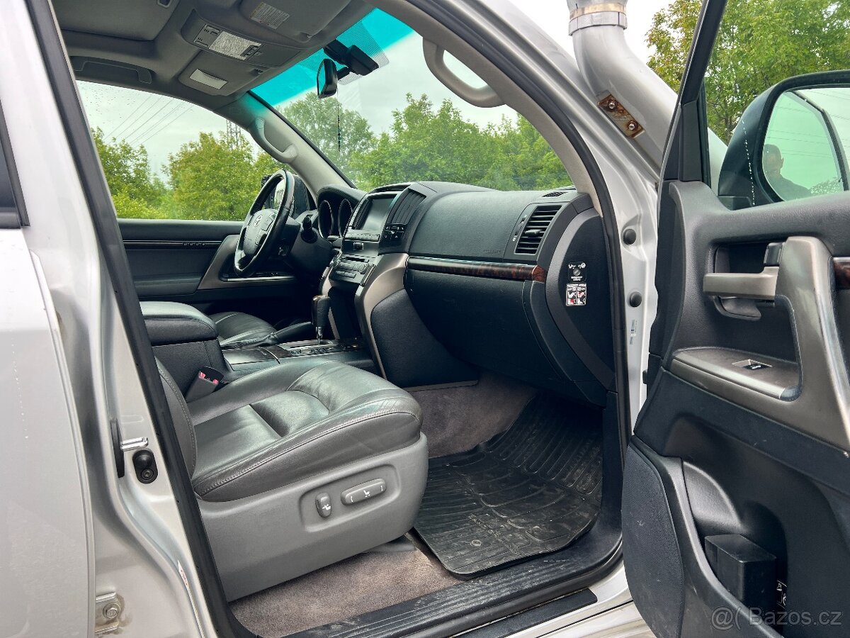 Toyota Landcruiser 200 - 13