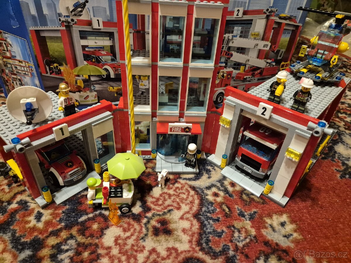 Lego City hasičská stanice 60110 - 13