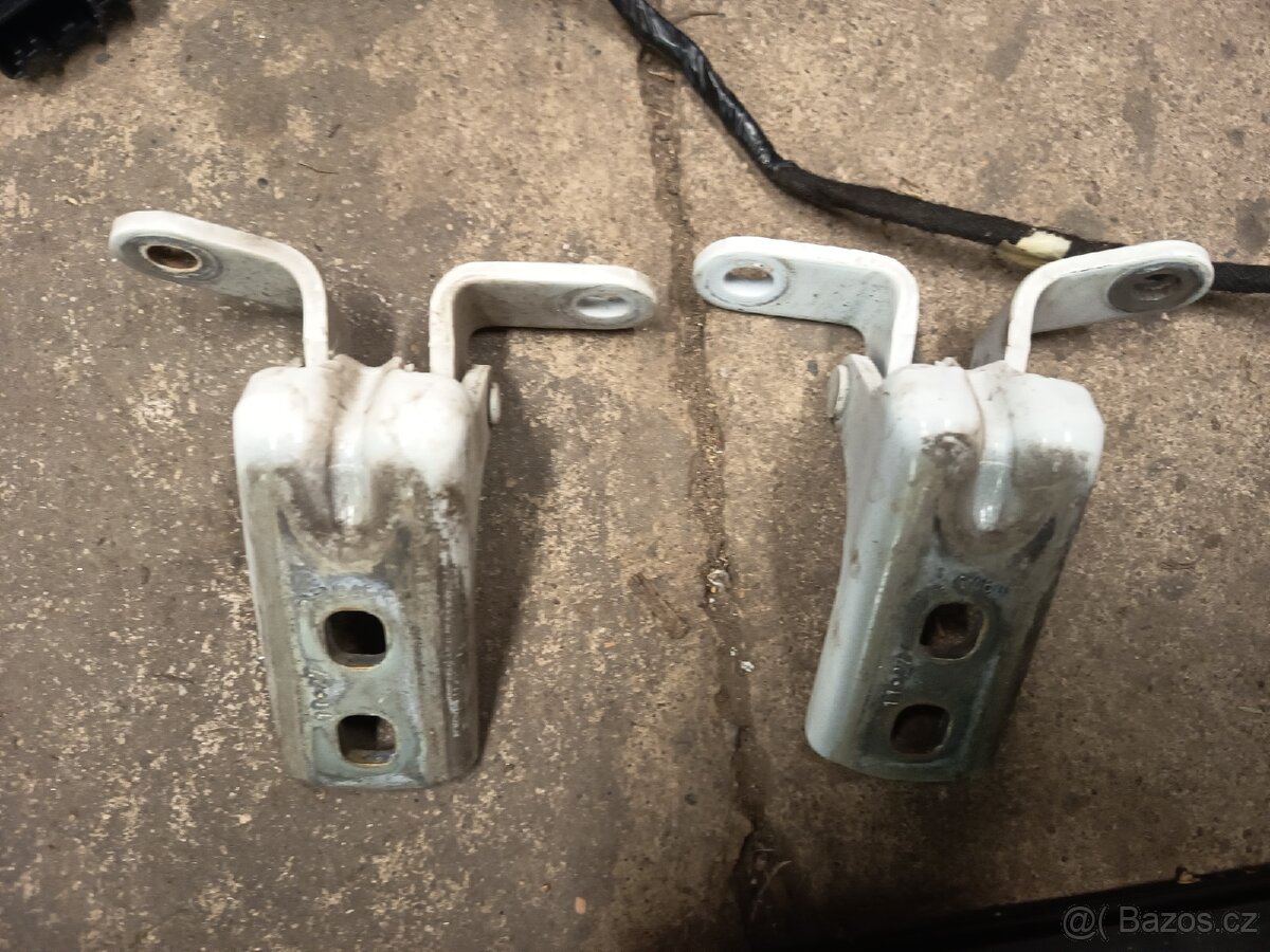 Opel Astra J řidičovy dveře - 13