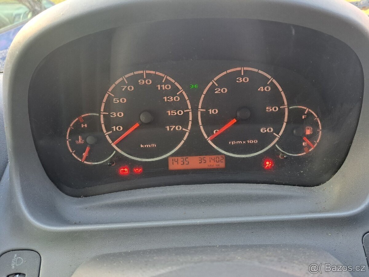 Peugeot Boxer 2.8 / 2005 6 míst STK 7/2027 bez koroze - 13