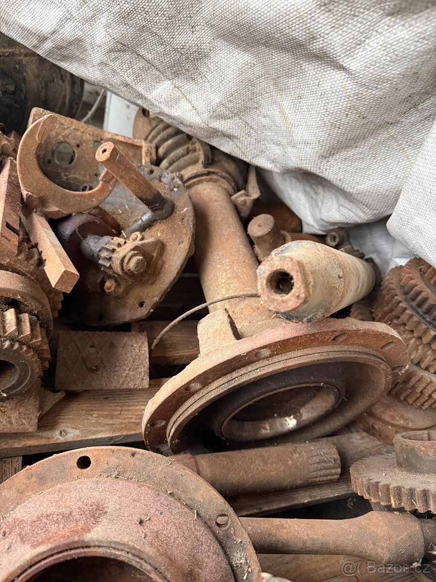 Díly na traktor - 13