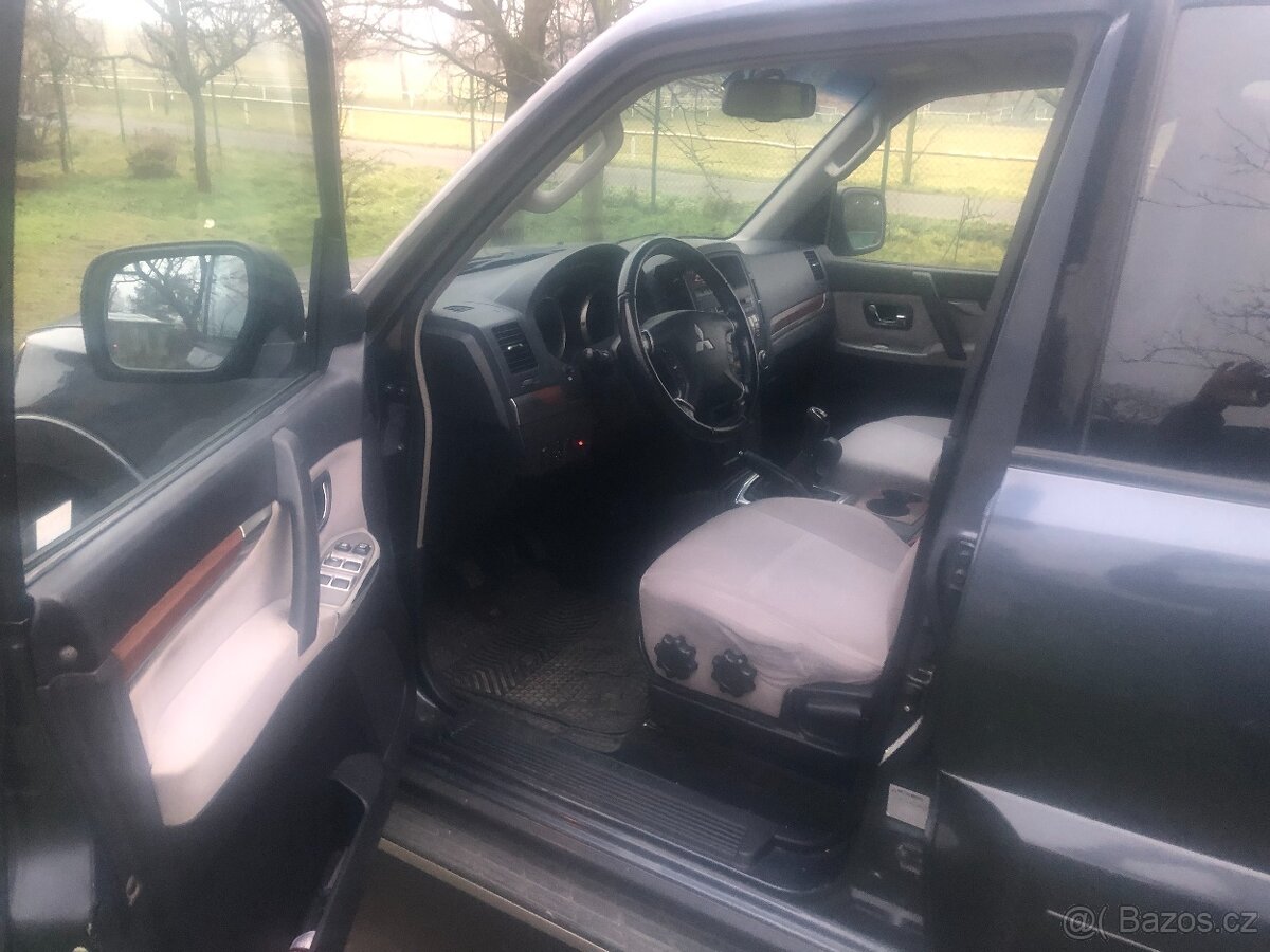 Mitsubishi Pajero-Montero - 13