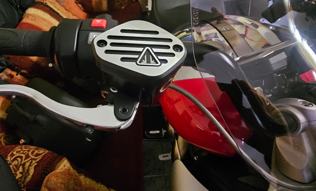 Triumph Rocket 3gt Chrome editon - 13