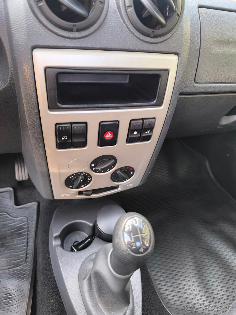 Dacia Logan pick up pikap - 13