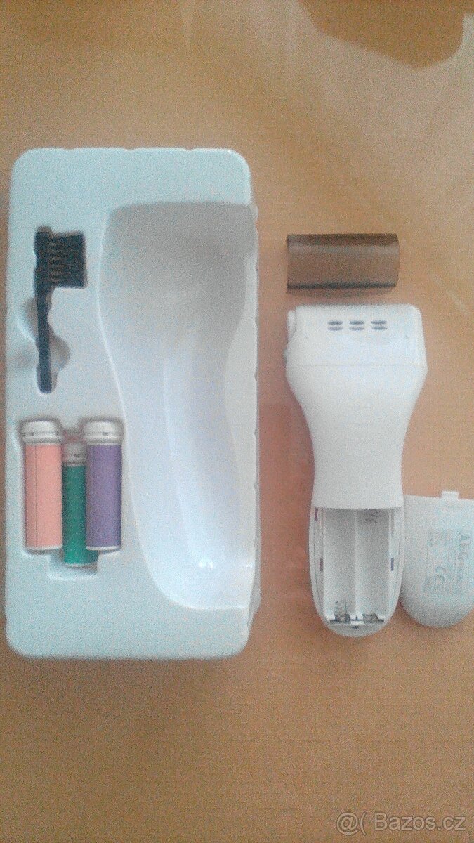 Retro zrcátko, kartáče, hřebínky, natáčky, cest. hyg. taška - 13