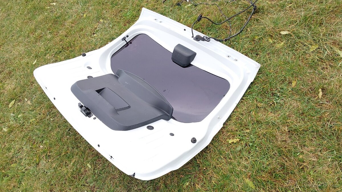 DACIA DUSTER 1 – DVEŘE KUFRU BÍLÉ - 13