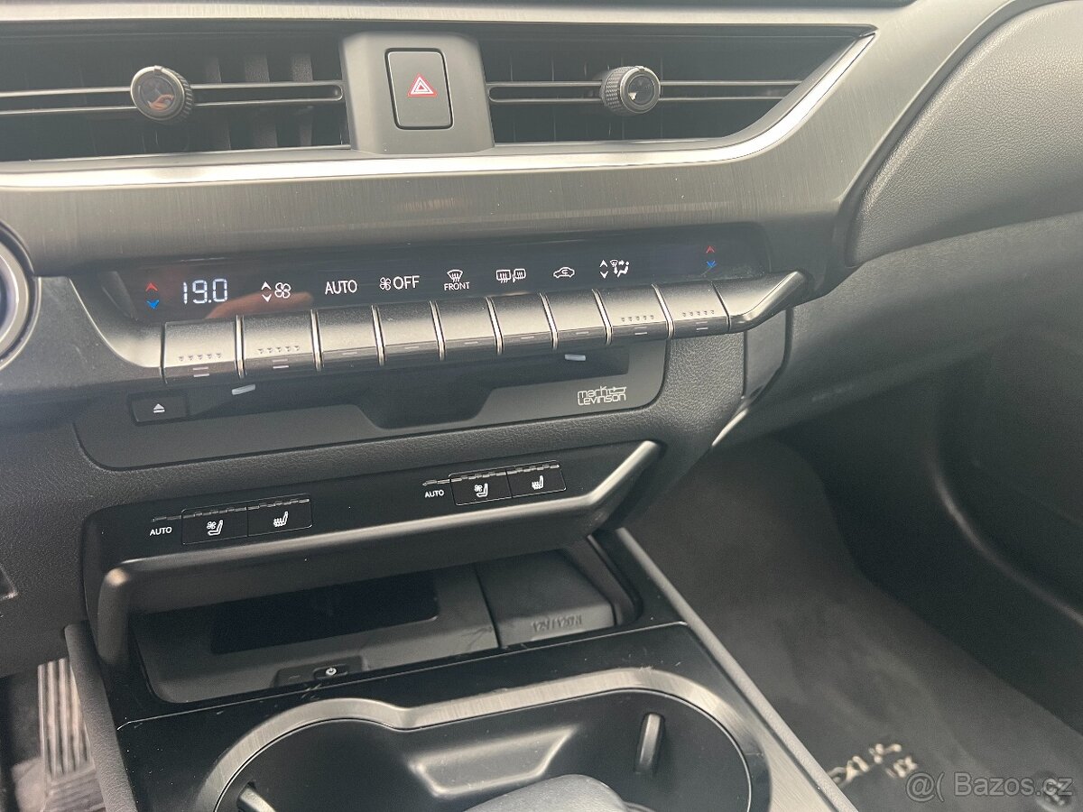 Lexus UX 250h 12/2019, 58 000 km - 13