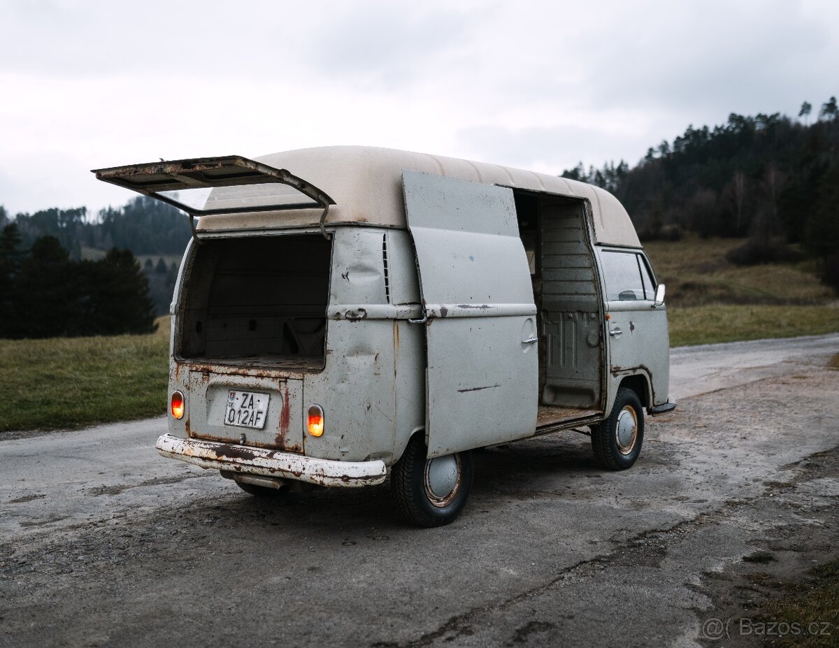 VW T2a Highroof - 13