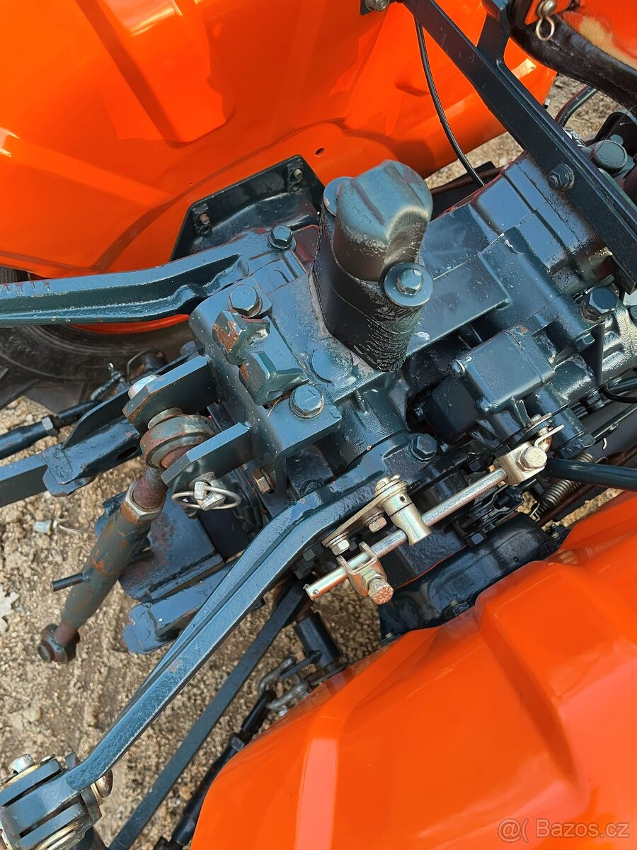 Malotraktor 4x4 Kubota B7000 - 13