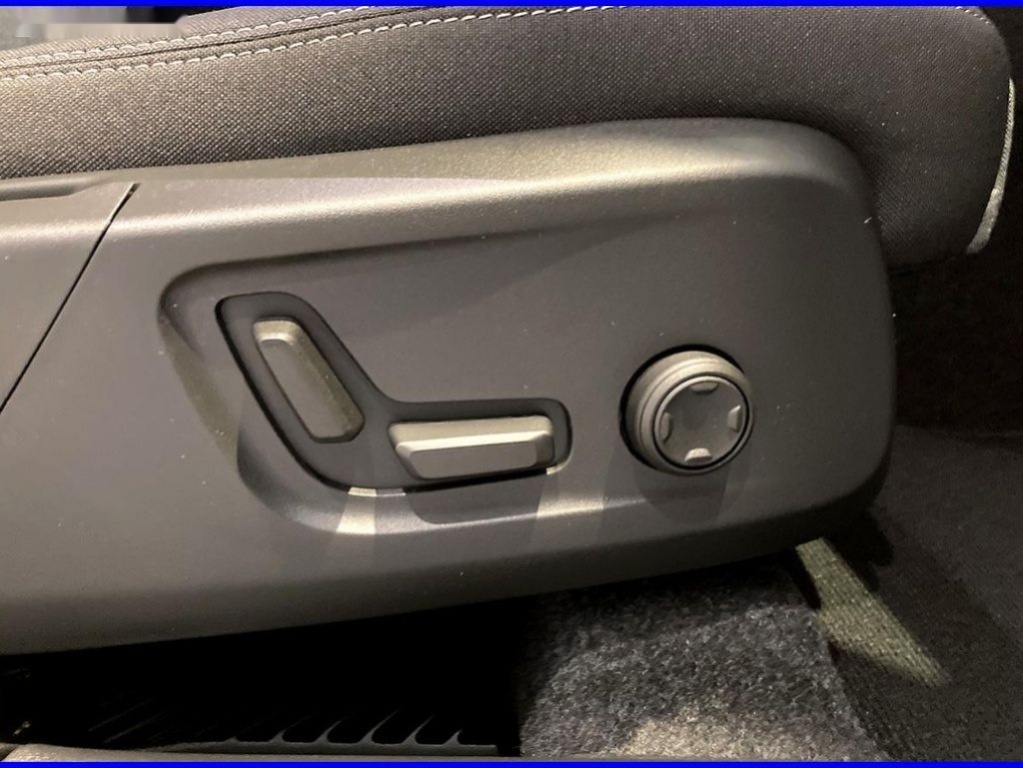 Volvo XC40,B3 PLUS DARK - AKCE - 13