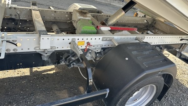 3.5t sklápěč 6míst IVECO Daily - 13