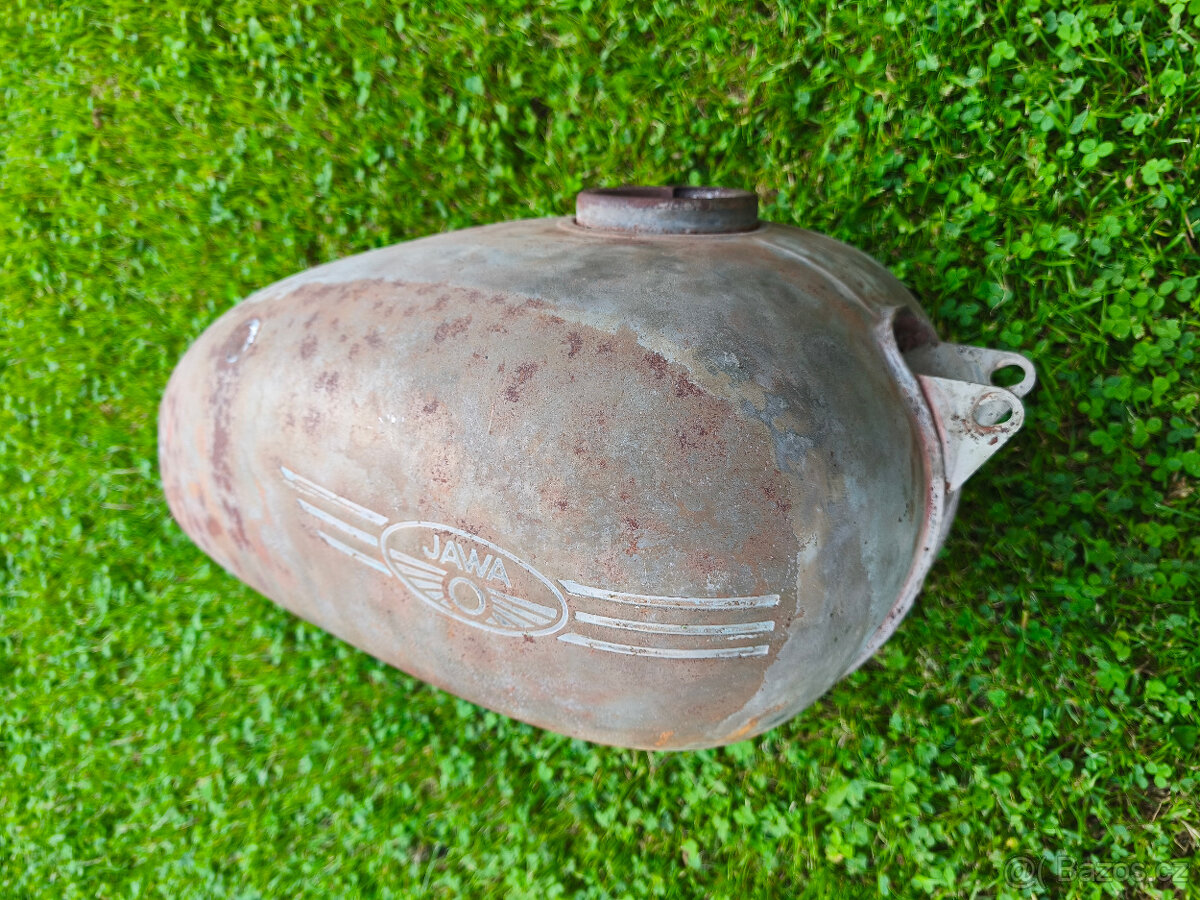 Jawa 250, 350 Kývačka, Panelka - nádrž - pěkná - 13