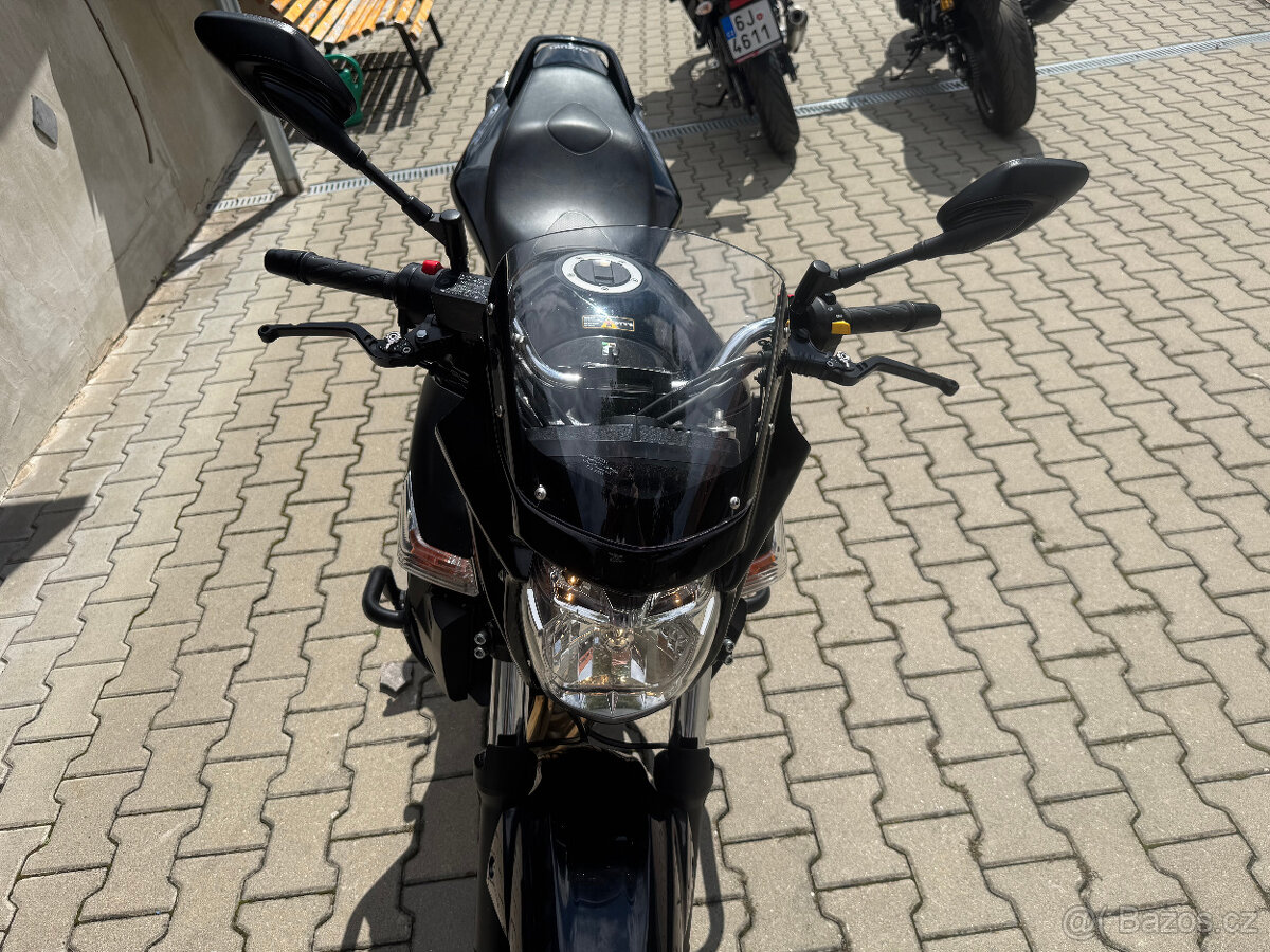 Suzuki GSR 600 - 13