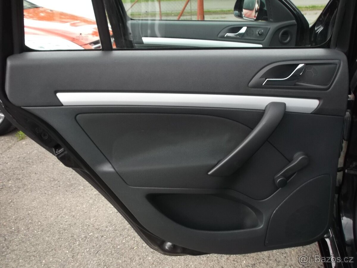 Škoda Octavia 1,6Mpi kombi 1.maj.poSTK,model2010 - 13
