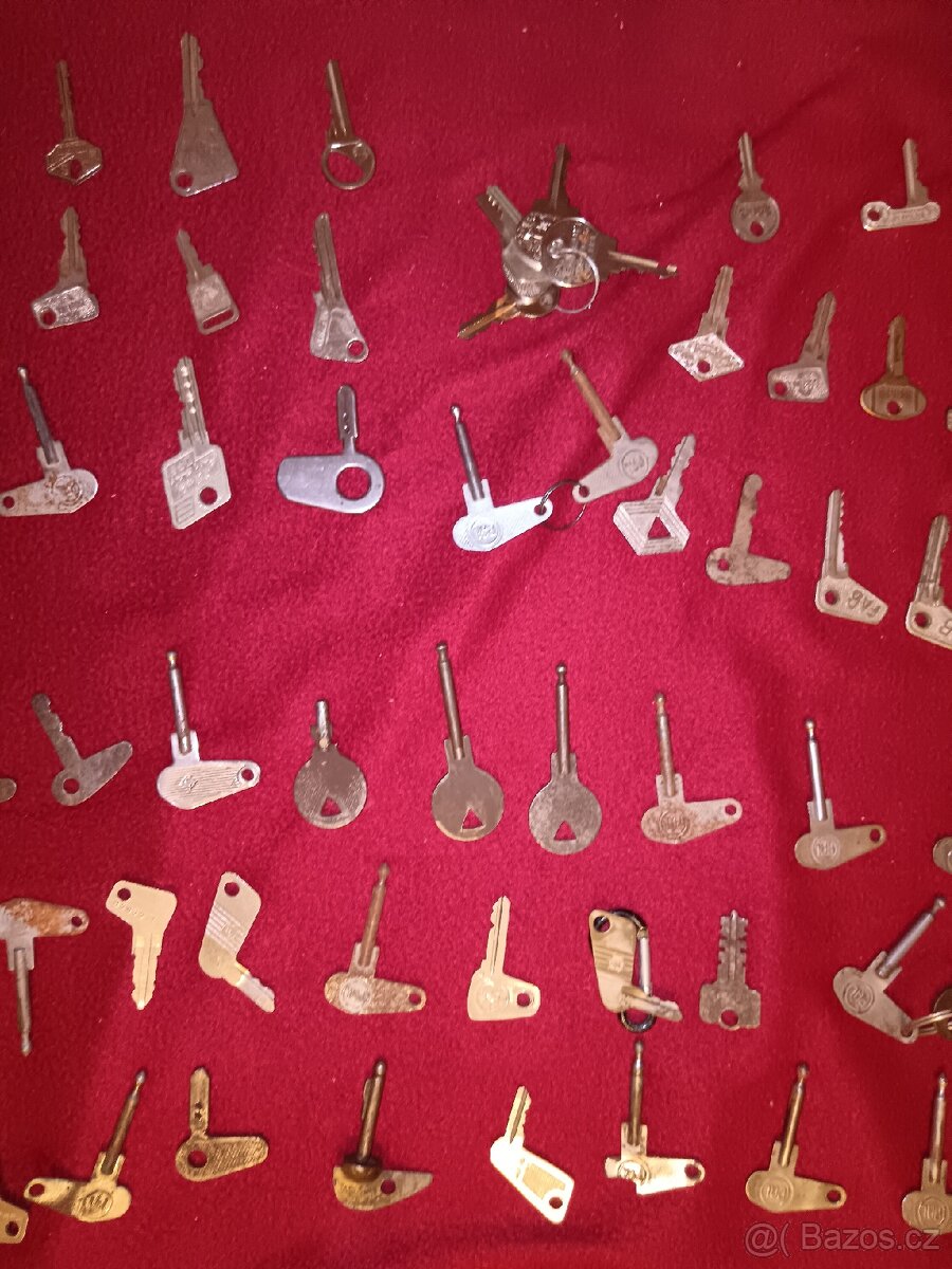 Sbírka 72 X klíčků Tatra škoda Jawa ČZ pérák scintilla
- 13