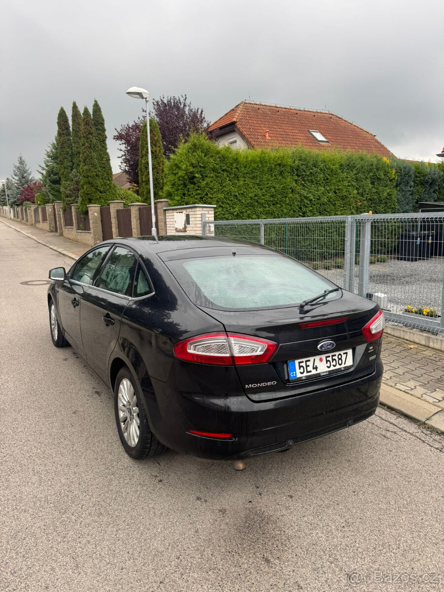 Ford Mondeo 1.6i - 13