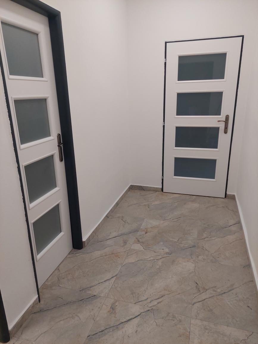 Pronájem obchodních prostor 80 m² - 13
