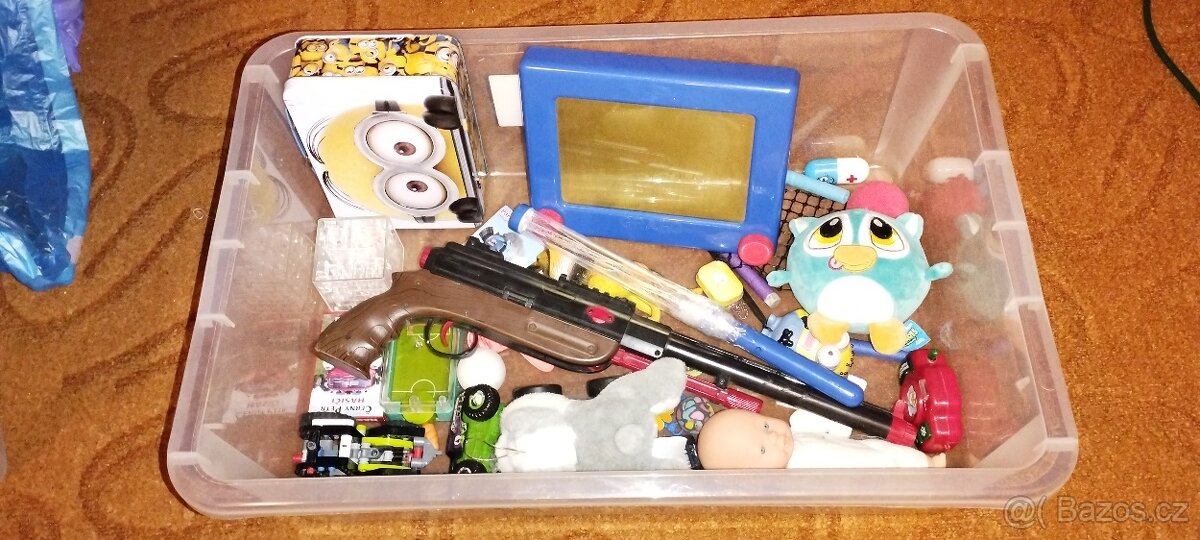 Plný úložný box hraček...všeho chuť - 13