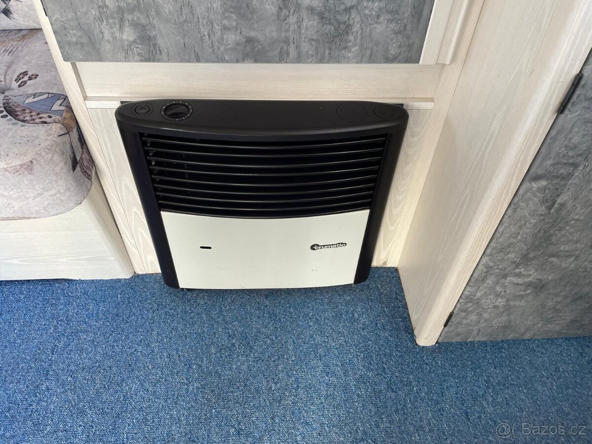 LMC Luxus 490, 4 osoby, stan, světlý interiér, 2xsezení - 13