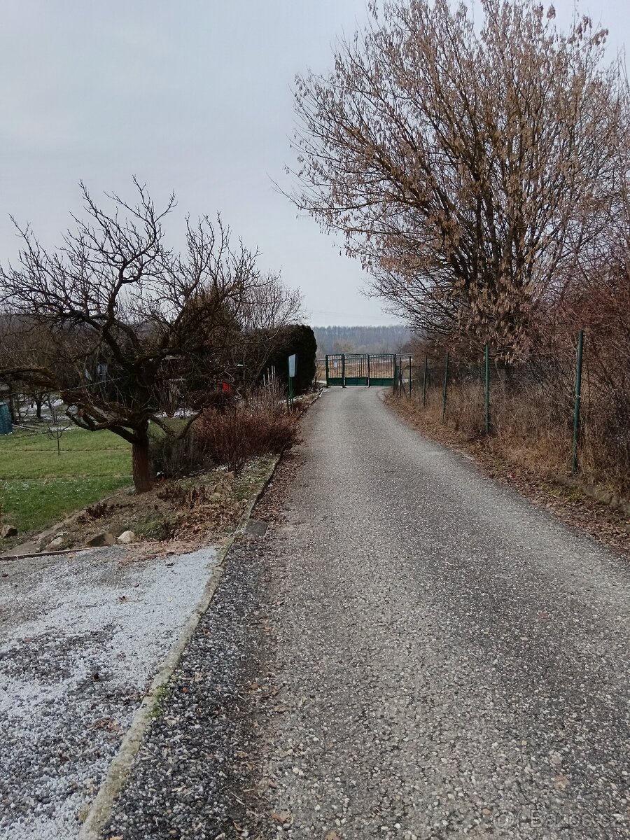 Zahrada s chatou, Otrokovice sad Míru štěrkoviště - 13