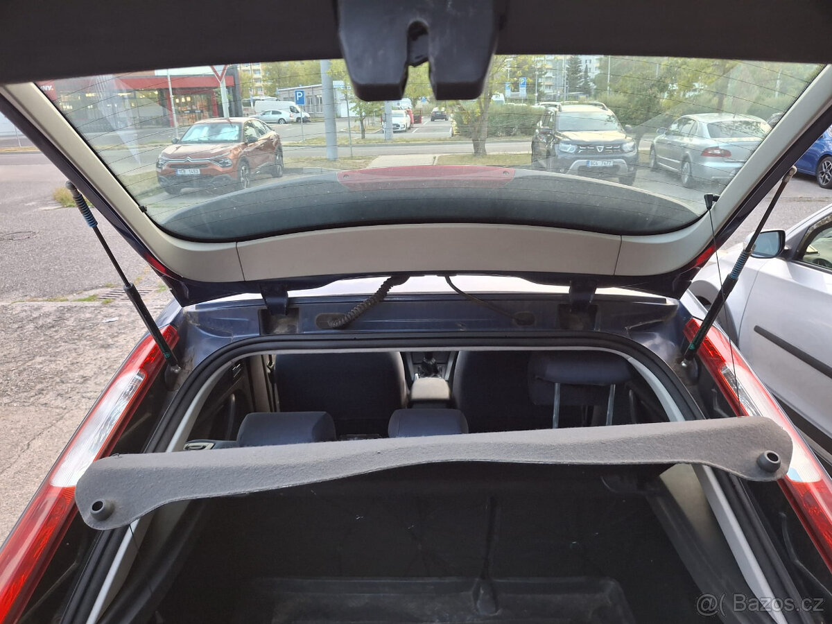 Prodám Ford Focus MK2 Hatchback, rok výroby 2006, Ghia - 13