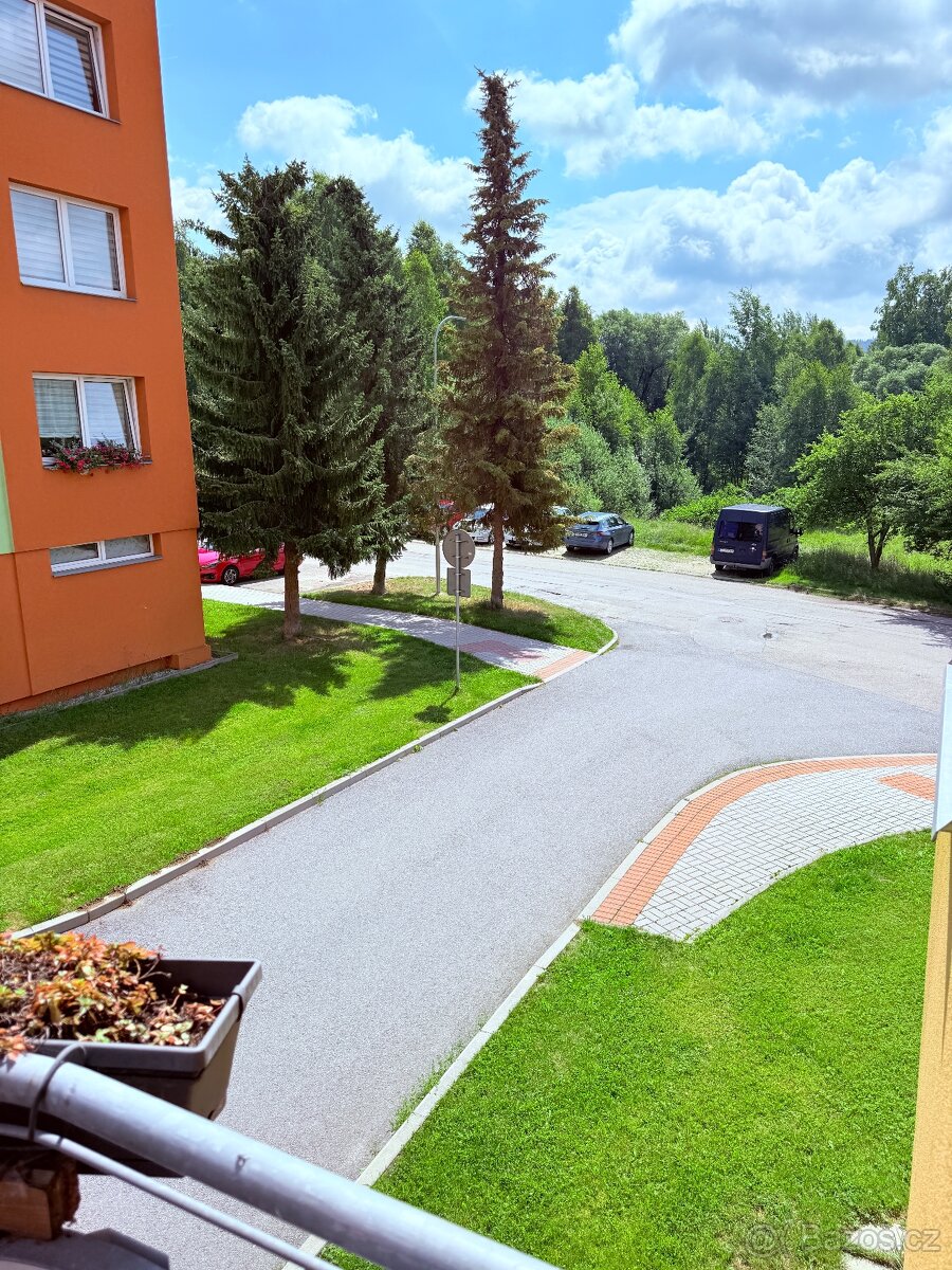 Prostorný a světlý byt 3+1 s balkonem v klidné části Volar - 13