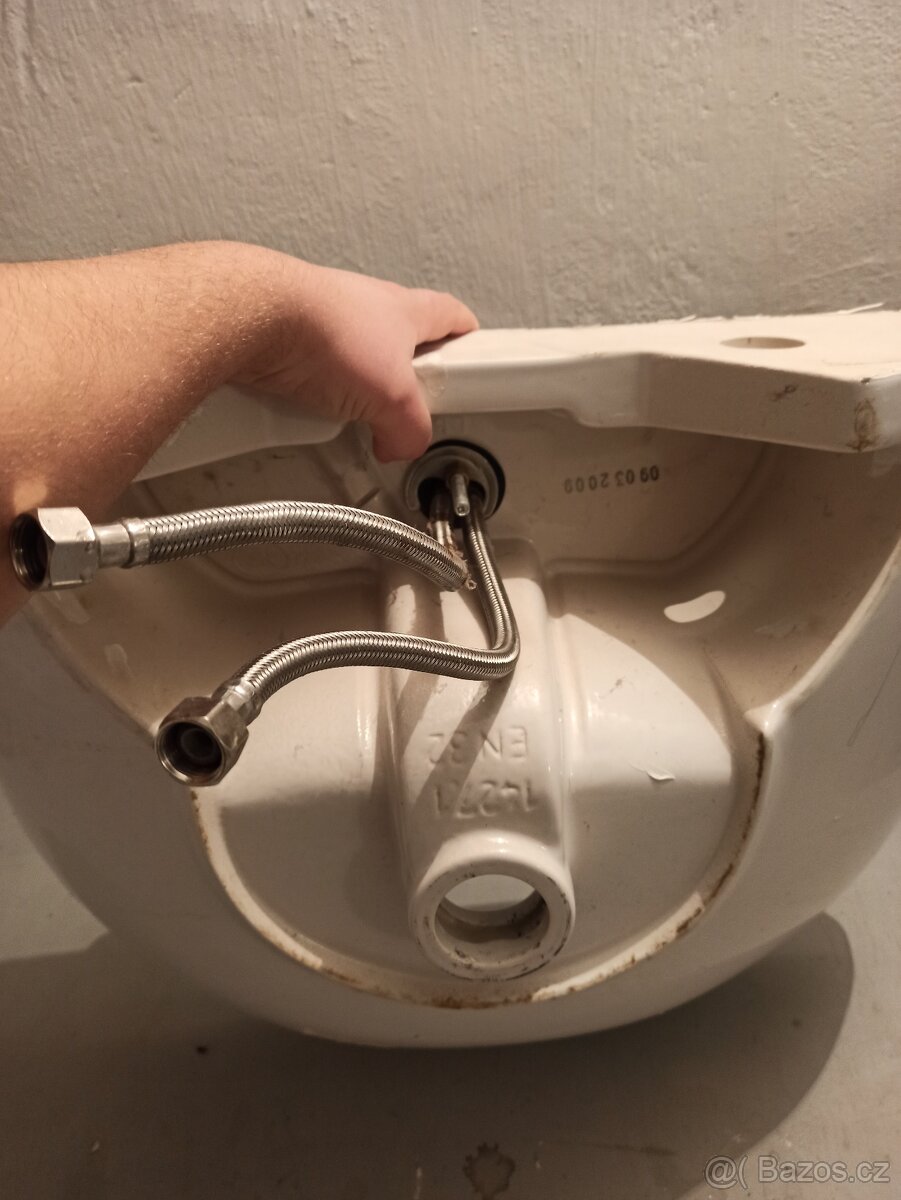 Prodám použité umyvadlo - pěkný stav - 13