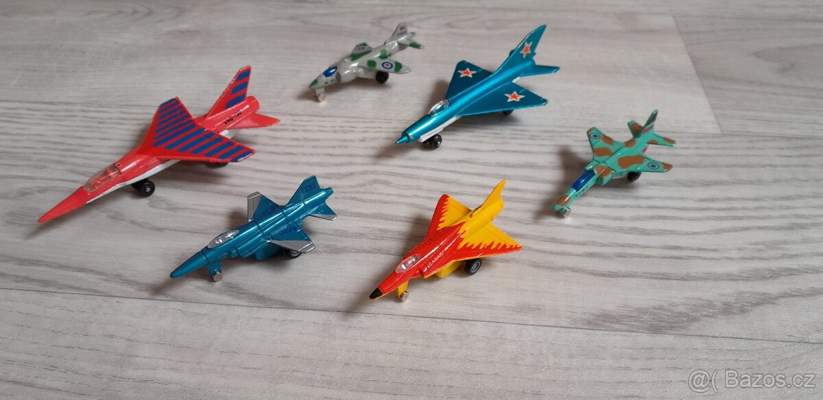 letadla vrtulníky Matchbox, Majorette a další - 13