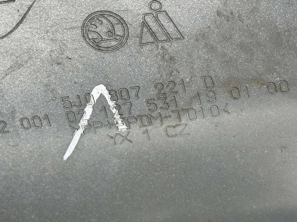 ŠKODA FABIA 2 - FACELIFT - nárazník - 5J0807221D - 13