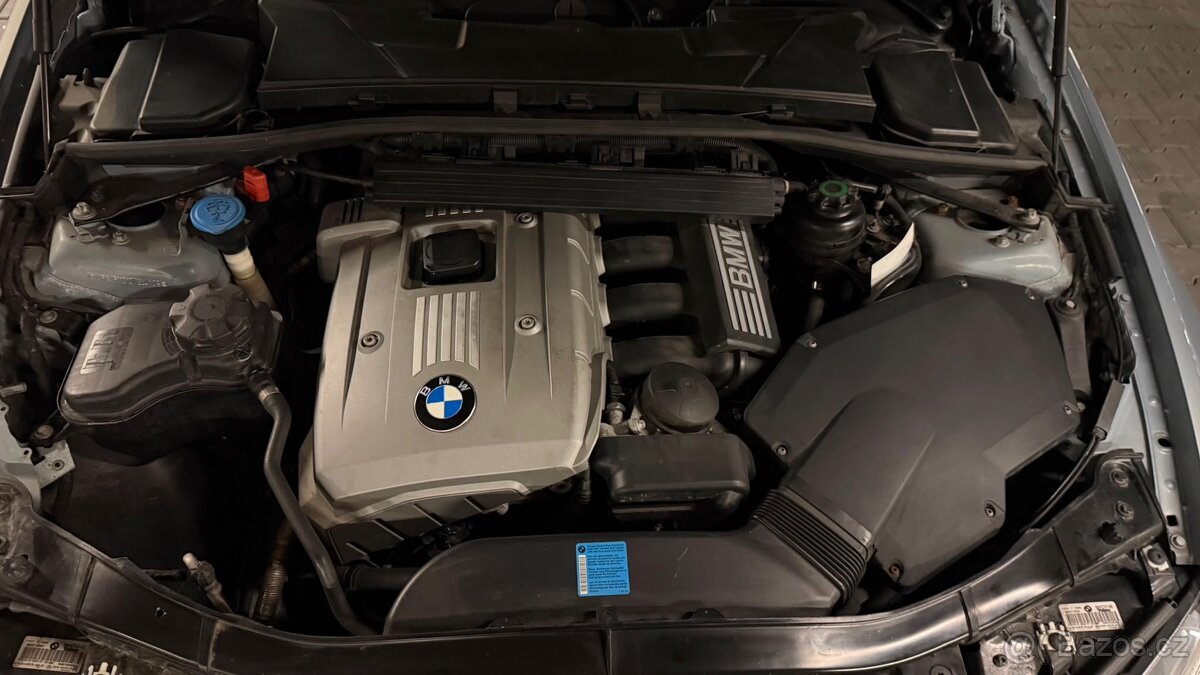 BMW E90 325i 160 kW – atmosférický řadový šestiválec N52 - 13